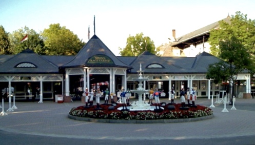 Saratoga_Race_Course_by_ChadZib,_wiki