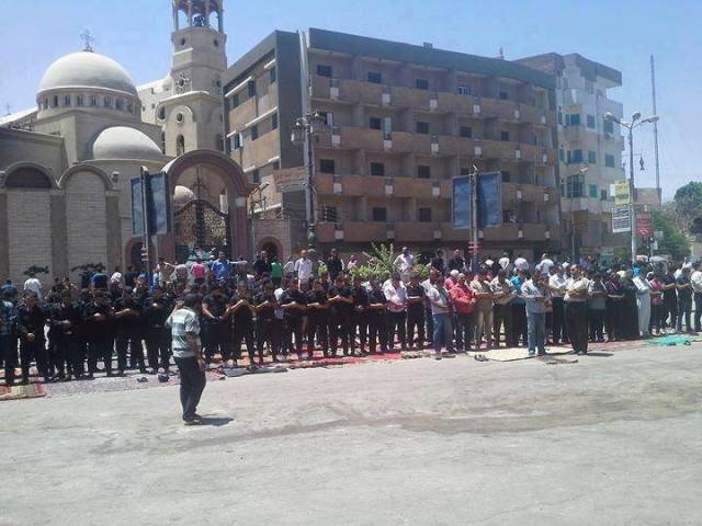 muslims-protecting-churches