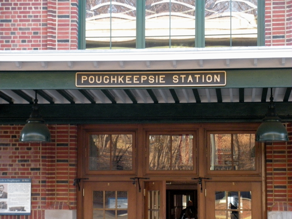 COP_MNRR_station-front_post-ren600X450