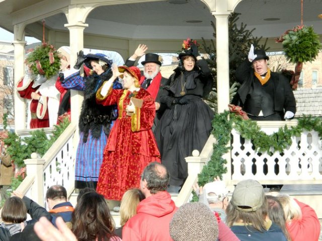 Dickens_group_WEB_t670