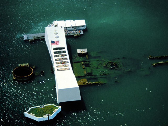 u-s-s-arizona-memorial-pearl-harbor-hawaii
