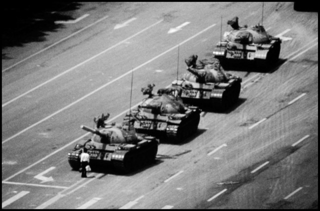 THE-TANK-MAN-STOPPING-THE-COLUMN-OF-T59-TANKS-TIANANMEN-SQUARE-BEIJING-CHINA-4-JUNE-1989-1-C31709