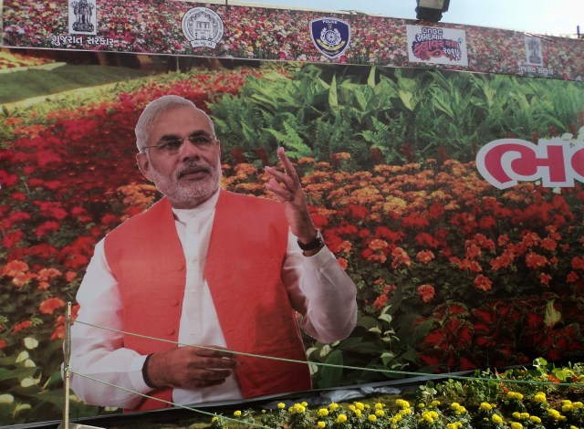 narendramodi-poster-flowershow2015
