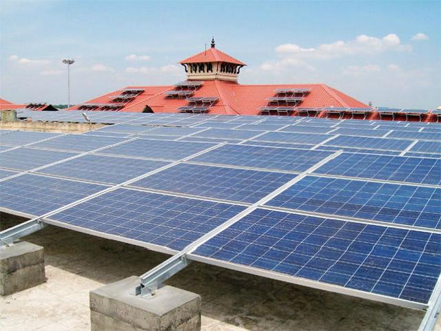 cochin-airport-indias-first-to-use-solar-power-for-grid