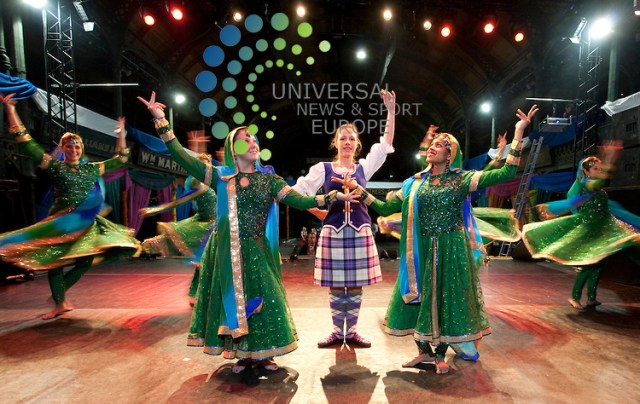 , Mischa Brever (28) kilt.. Dumfreis ans Desi Dance group Polloksheilds Glasgow. Indian and Scottish ,dancers perform ahead of Games ceremony. Rehearsal of event celebrating Indian and Scottish culture ahead of the closing ceremony of the Delhi Commonwealth Games, with the event passing to Glasgow for 2014 Picture Johnny Mclauchlan/Universal News and Sport (Scotland)13/10/2010