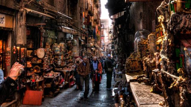 neapolitan-nativity-scene-san-gregorio-armeno-street-800x450